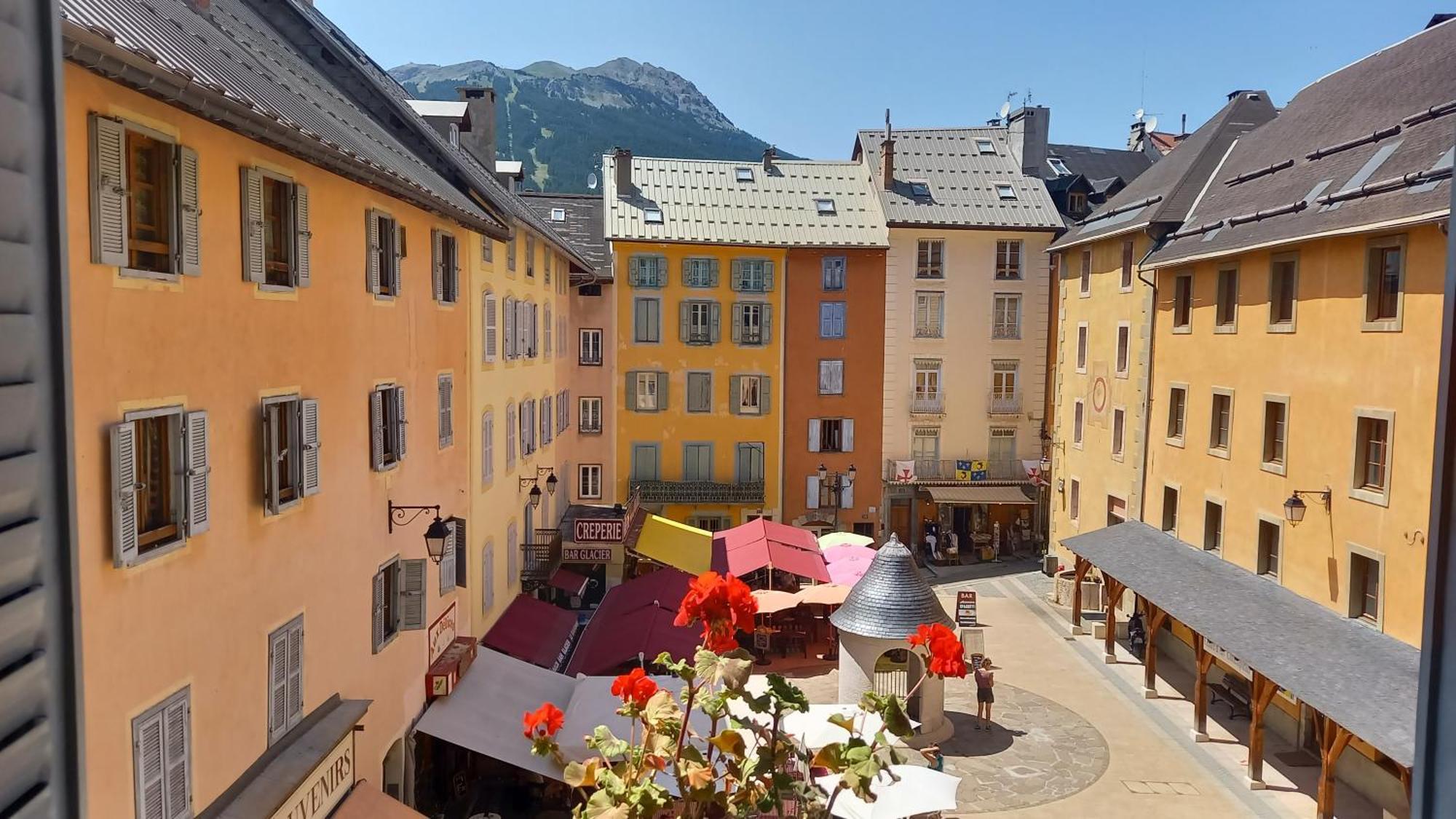 Appartement de charme le 1707 au cœur de la cité Vauban Briançon Exterior foto