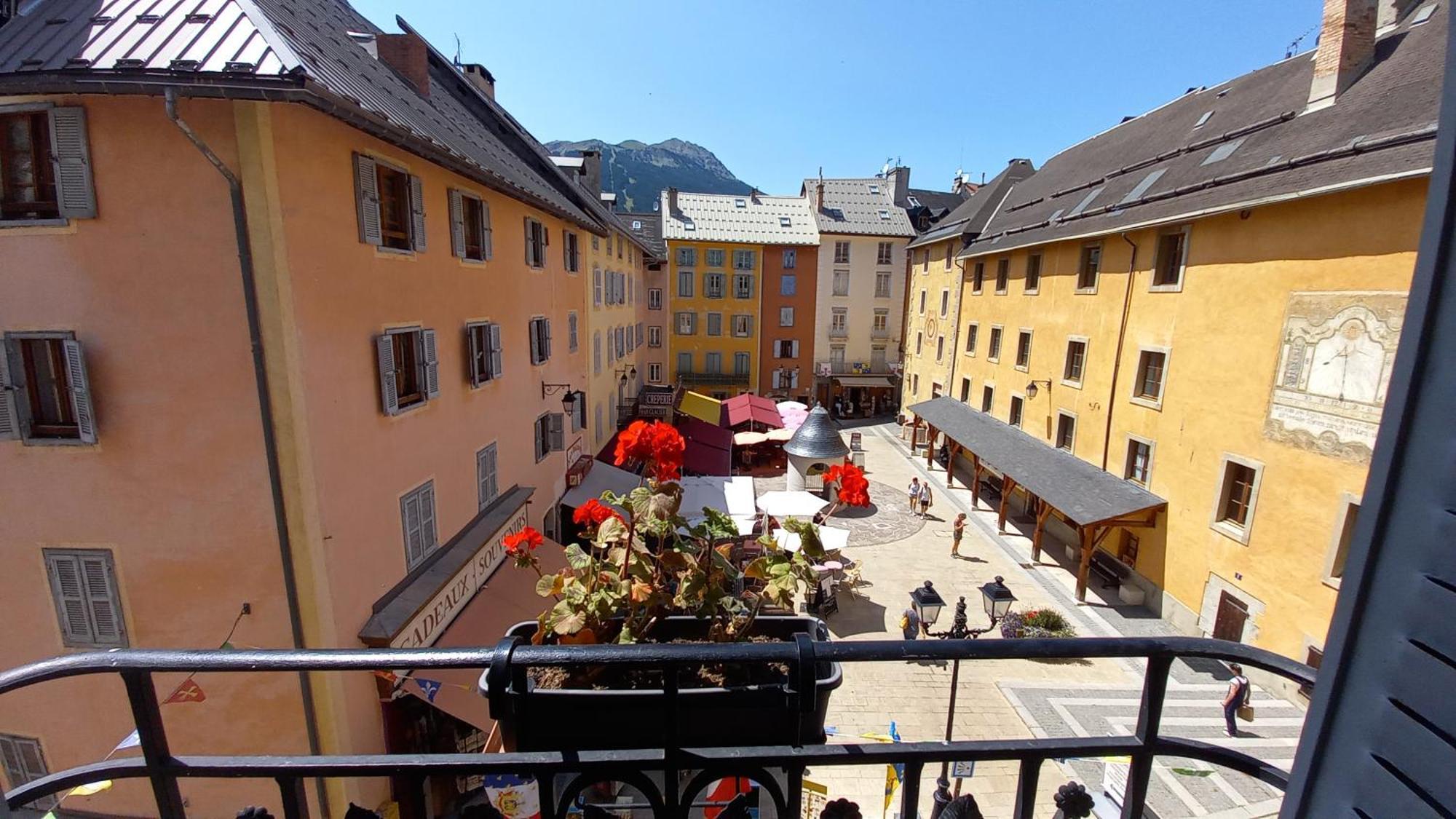 Appartement de charme le 1707 au cœur de la cité Vauban Briançon Exterior foto